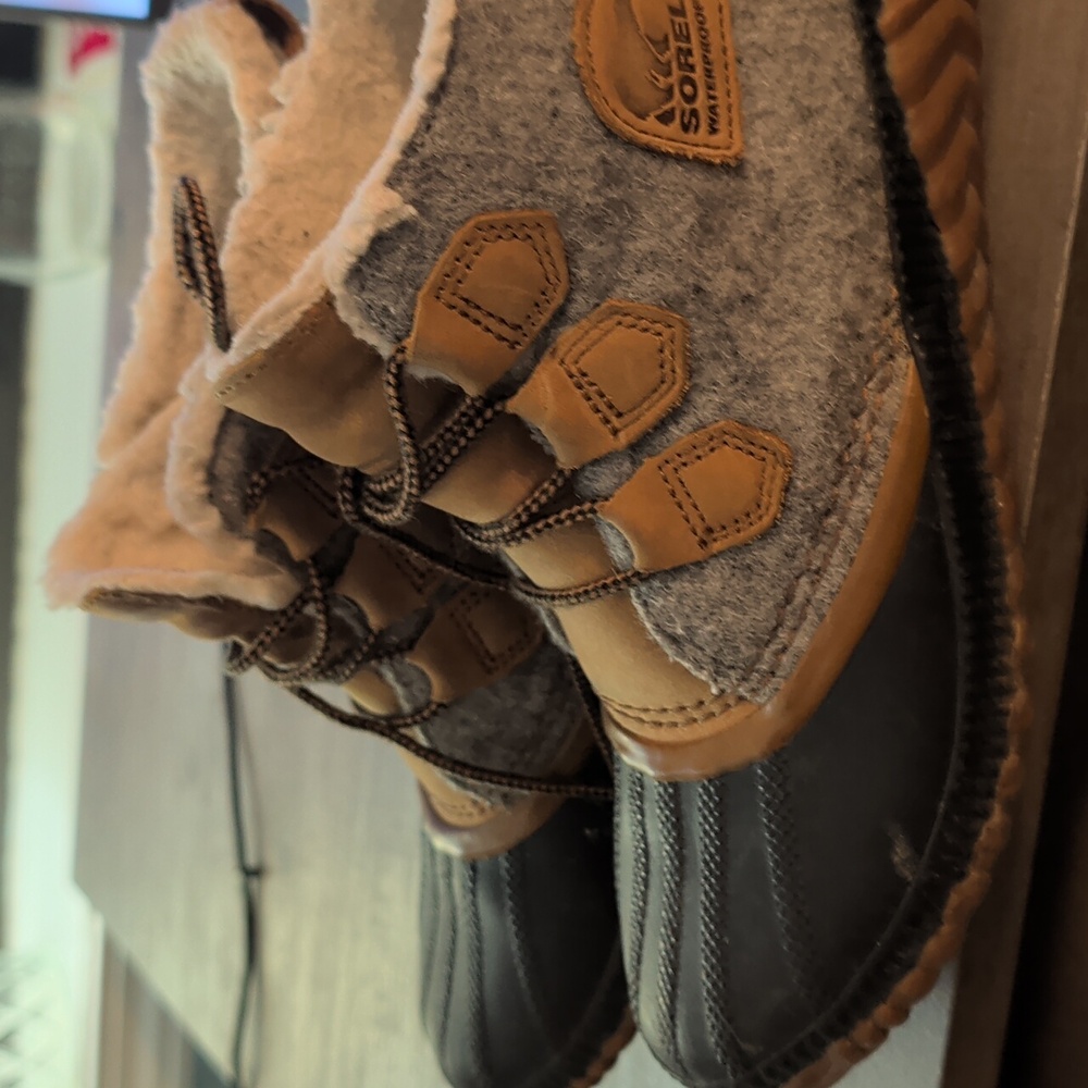 Sorel Womens Out And About Boots Gray Felt And  Canvas